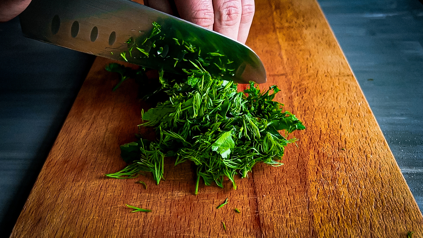 chopped parsley on a cutting board